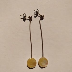 Mother of pearl dot earrings